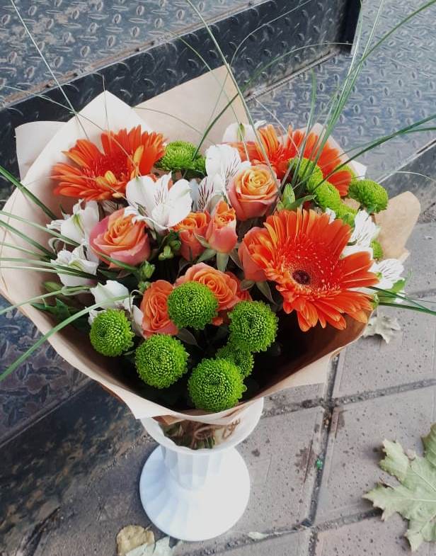 Букет цветов из: Герберы, Хризантемы, Альстромерии и Розы в Невьянске