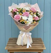 Букет цветов из:  Гвоздики, Орхидеи и Розы в Невьянске