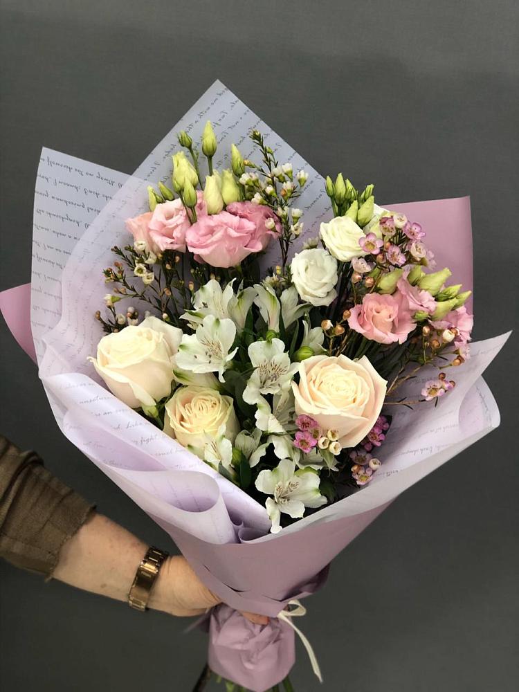 Букет цветов из: Альстромерии, Розы и Лизиантусы в Невьянске