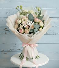 Букет цветов из:  Розы и Лизиантусы в Невьянске