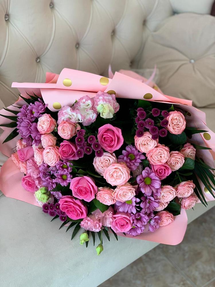 Букет цветов из: Хризантемы, Розы и Лизиантусы в Невьянске