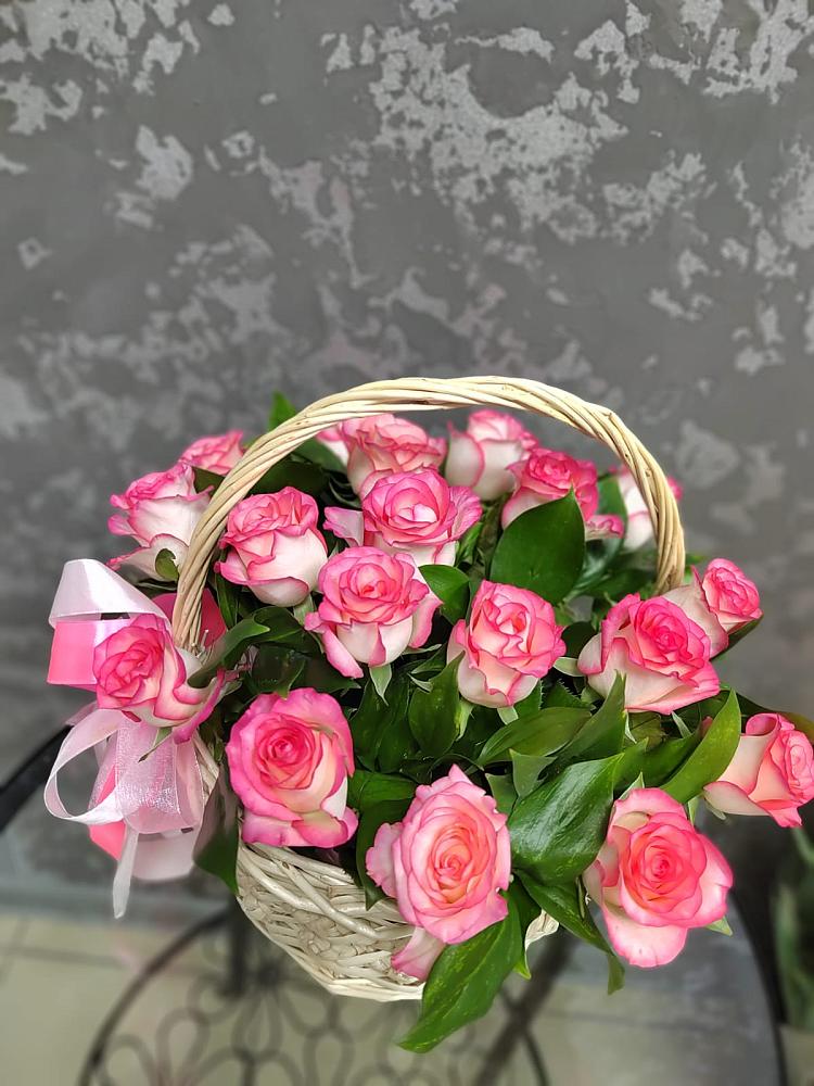 Цветочная композиция из Розы в корзине в Невьянске