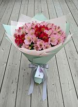 Букет цветов из:  Альстромерии в Невьянске