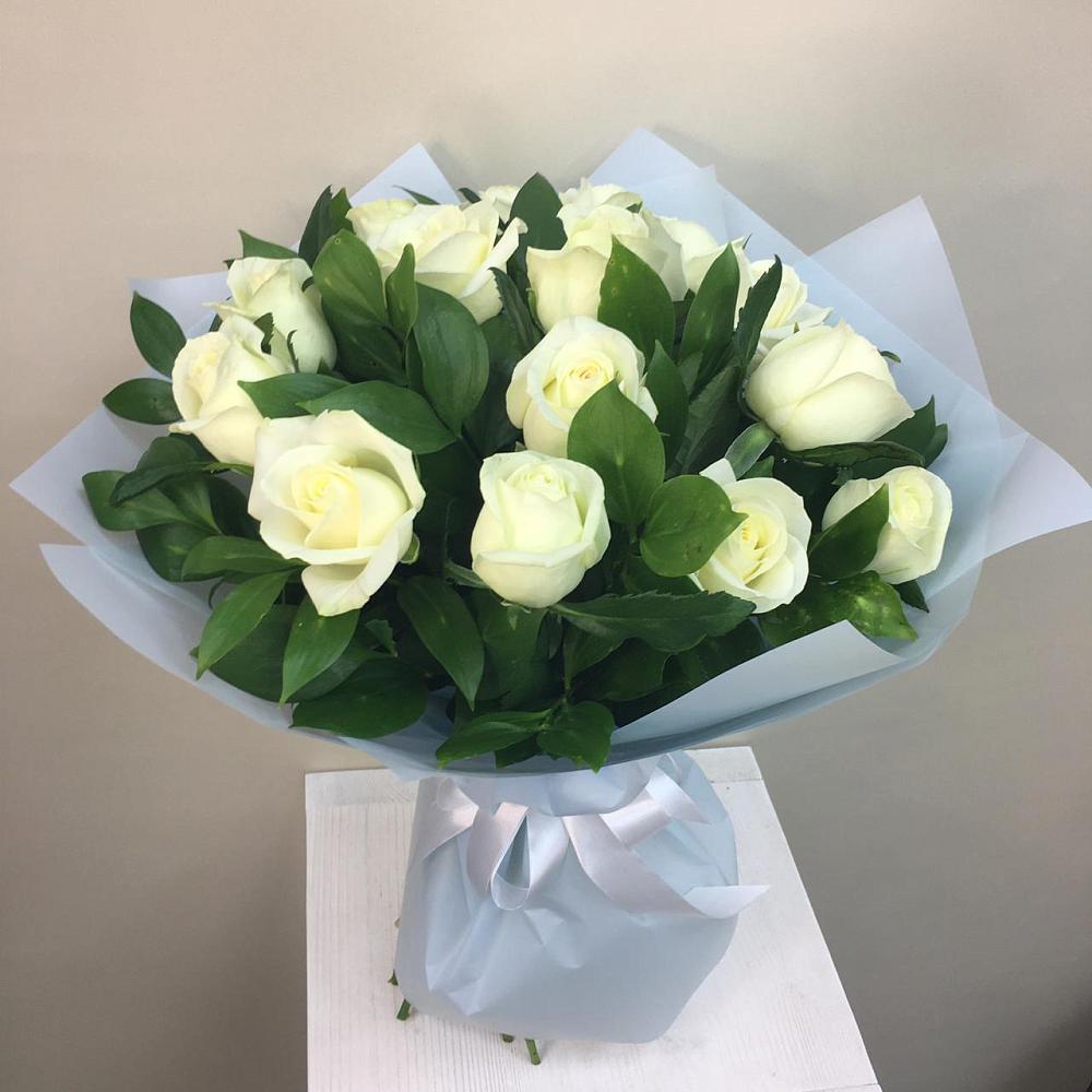 Букет 15 Белых роз Проуд в Невьянске