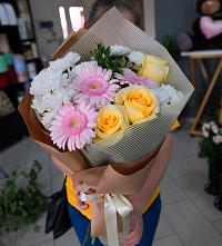 Букет цветов из:  Герберы, Розы и Хризантемы в Невьянске