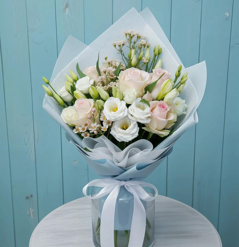 Букет цветов из: Розы и Лизиантусы в Невьянске