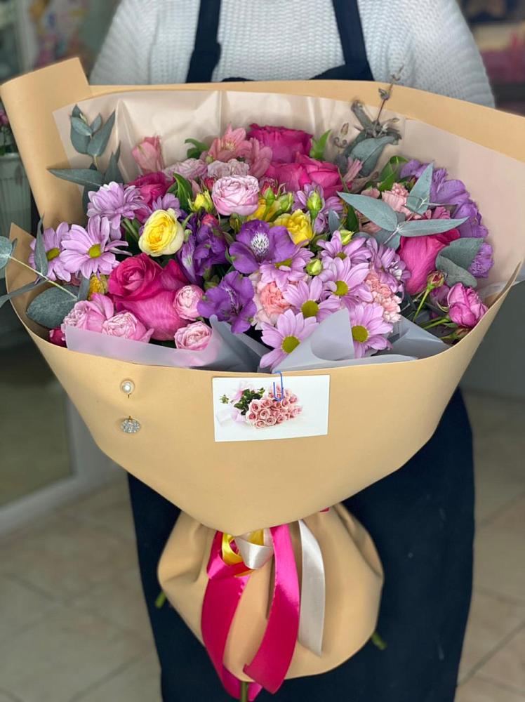 Букет цветов из: Хризантемы, Гвоздики и Альстромерии в Невьянске