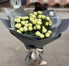 Букет Белые кустовые розы Солинеро в Невьянске