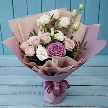 Букет цветов из:  Розы и Лизиантусы в Невьянске