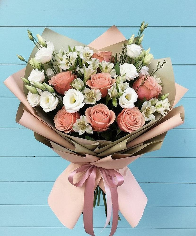 Букет цветов из: Розы, Альстромерии и Лизиантусы в Невьянске