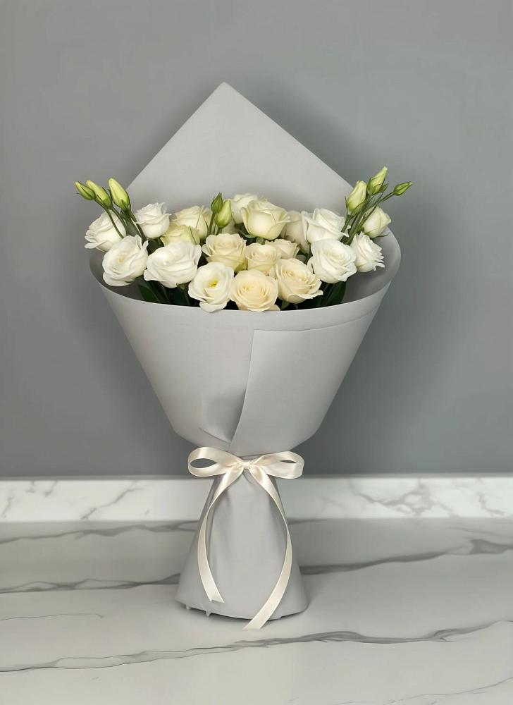 Букет цветов из: Розы и Лизиантусы в Невьянске