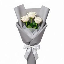 Букет 3 белые розы в Невьянске