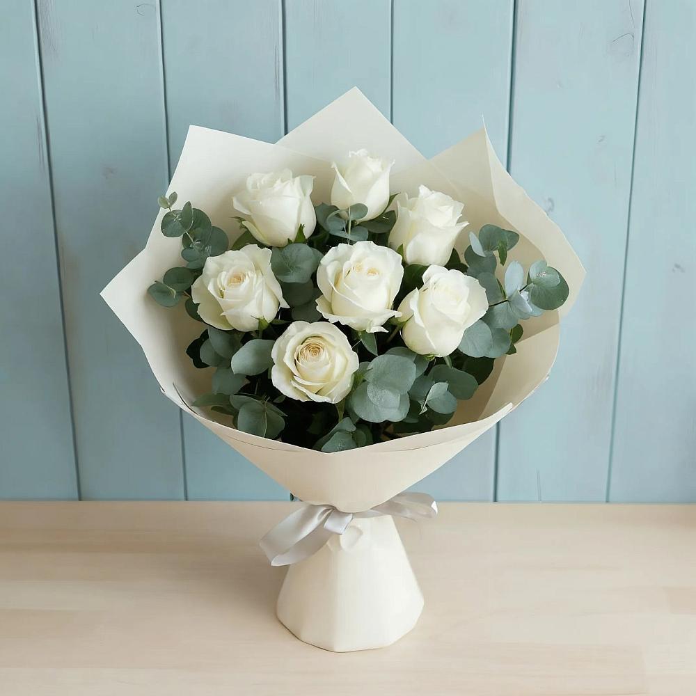 Букет Белые розы в Эвкалипте в Невьянске