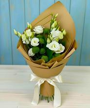 Букет цветов из:  Хризантемы и Лизиантусы в Невьянске