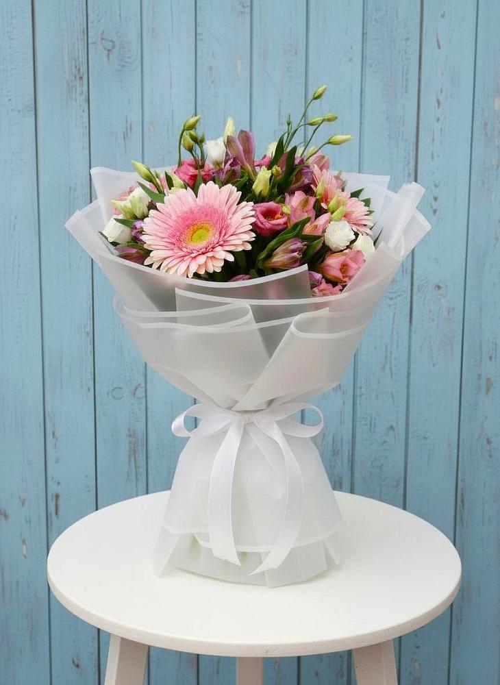 Букет цветов из: Герберы, Альстромерии и Лизиантусы в Невьянске