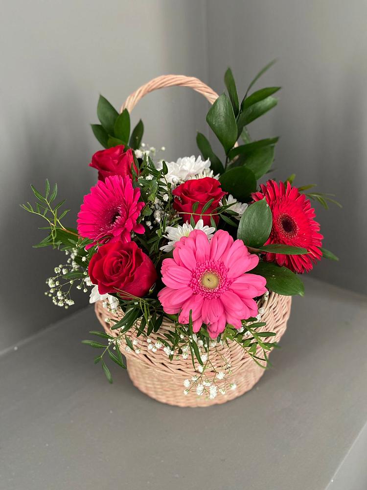 Цветочная композиция из Розы, Хризантемы и Герберы в корзине в Невьянске