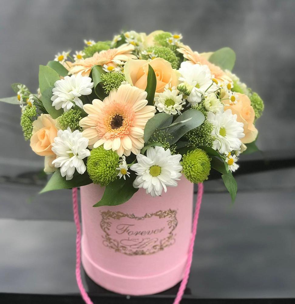 Цветочная композиция из Розы, Герберы и Хризантемы в шляпной коробке в Невьянске