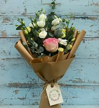 Букет цветов из:  Розы и Лизиантусы в Невьянске