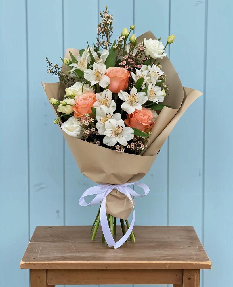 Букет цветов из: Альстромерии, Лизиантусы, Розы и Хризантемы в Невьянске