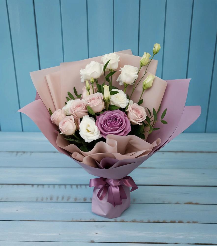 Букет цветов из: Розы и Лизиантусы в Невьянске